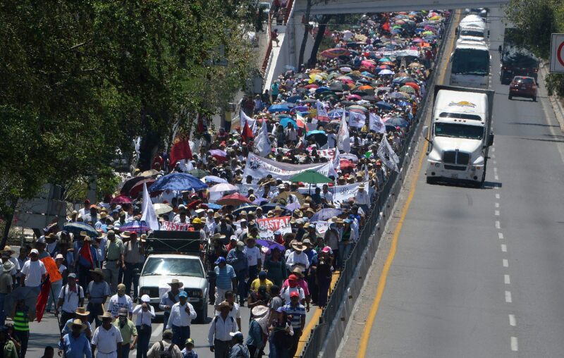 La Autopista del Sol ha sido bloqueada en varias ocasiones por miembros de la CNTE, como reclamo por la aprobación de la reforma educativa.