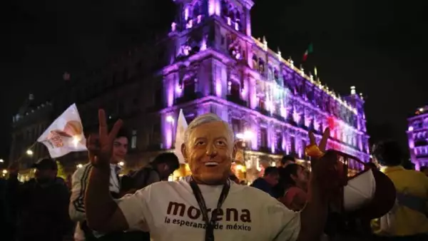 Toma protesta AMLO