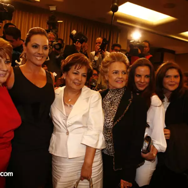 Mónica Rogel,Verónica del Castillo,Miranda de Wallace,Kate Grillo,Kate del Castillo,Leticia Sermeño