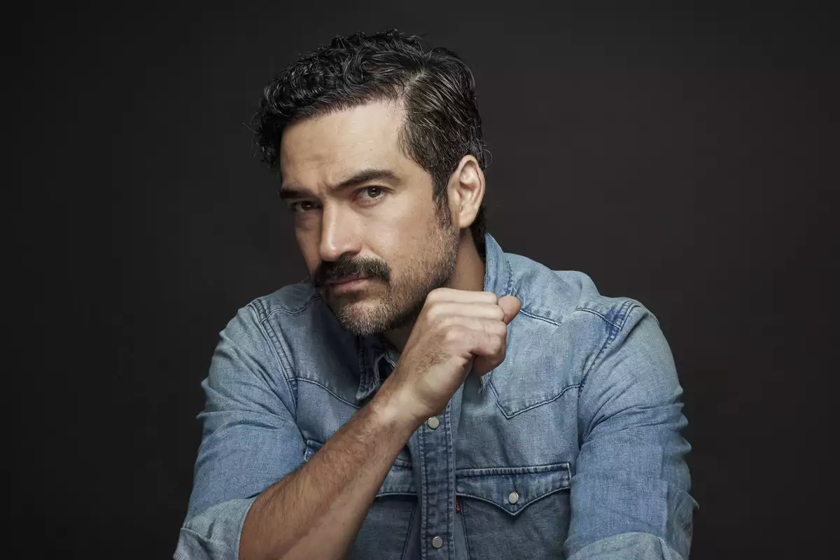 Poncho Herrera gana el Premio Ondas a Mejor Actor por 'Batman Desenterrado'