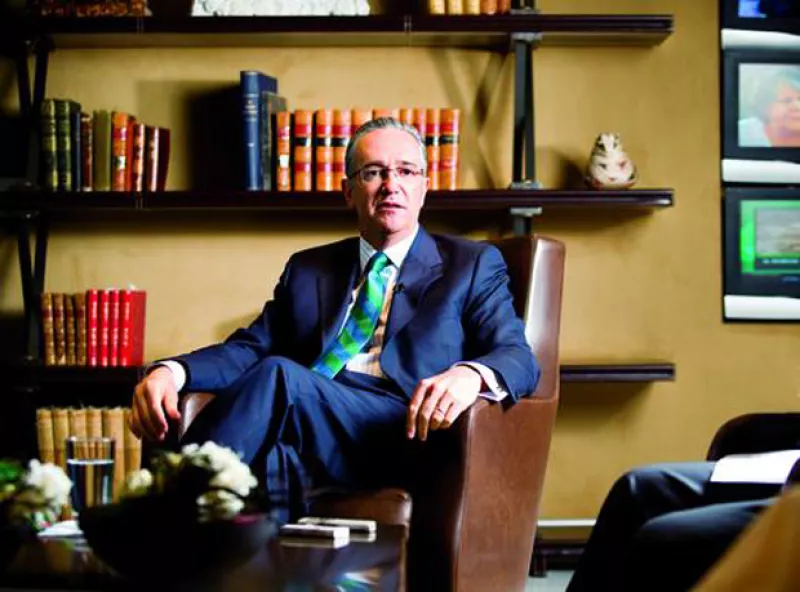 En este 2015, el empresario cayó del puesto 113 al 206 de la lista de los más ricos del mundo, de acuerdo a reportes de Bloomberg.