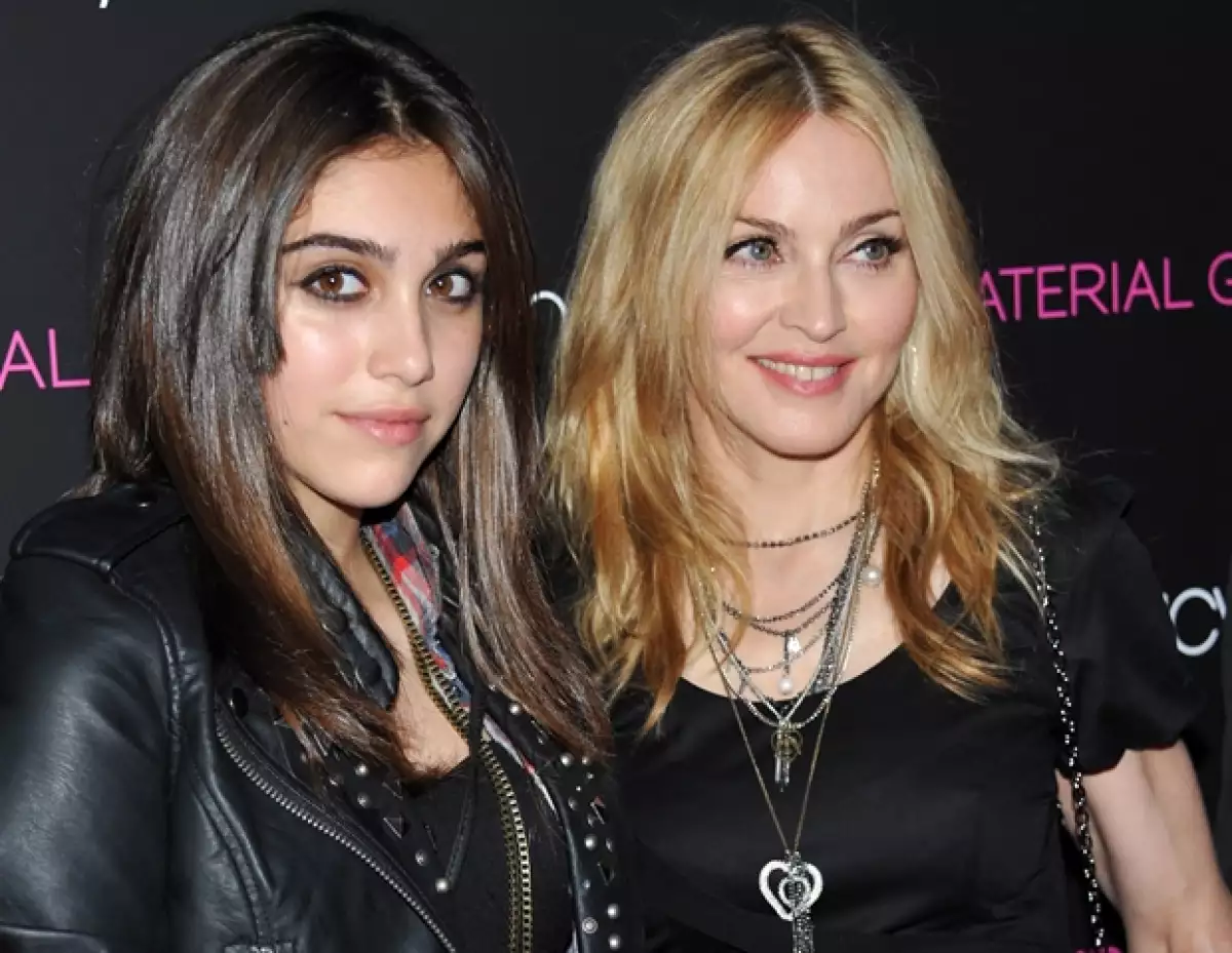 Lourdes, hija de la Reina del Pop confiesa que su mamá, con quien acaba de lanzar la nueva colección `Material Girl´, usa mucha de la ropa de su vestidor.