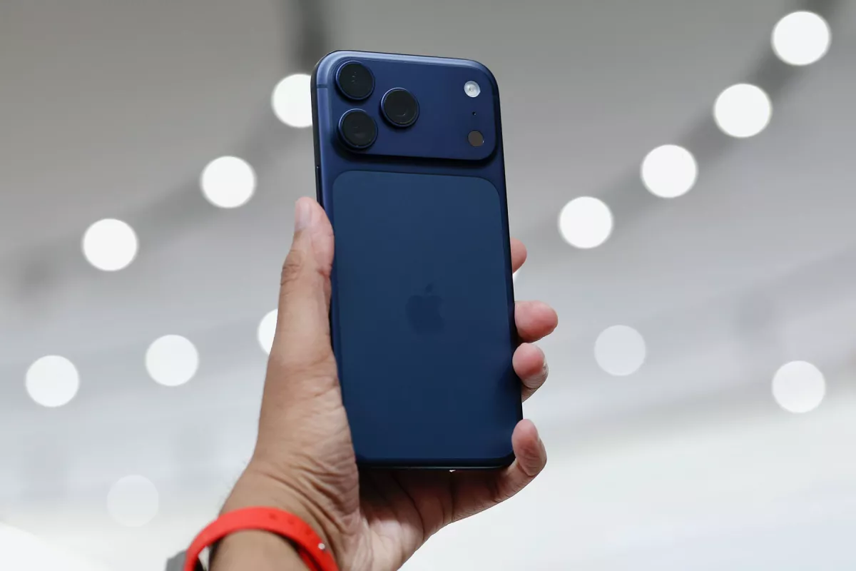 Apple defiende al iPhone 17 tras quejas por ScratchGate: 'desmiente' a creadores de contenido por rayones 