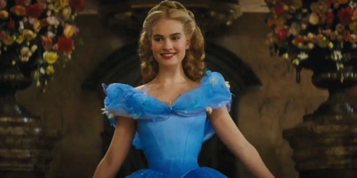 Lily James visitó la Ciudad de México para la premiere de La Cenicienta.