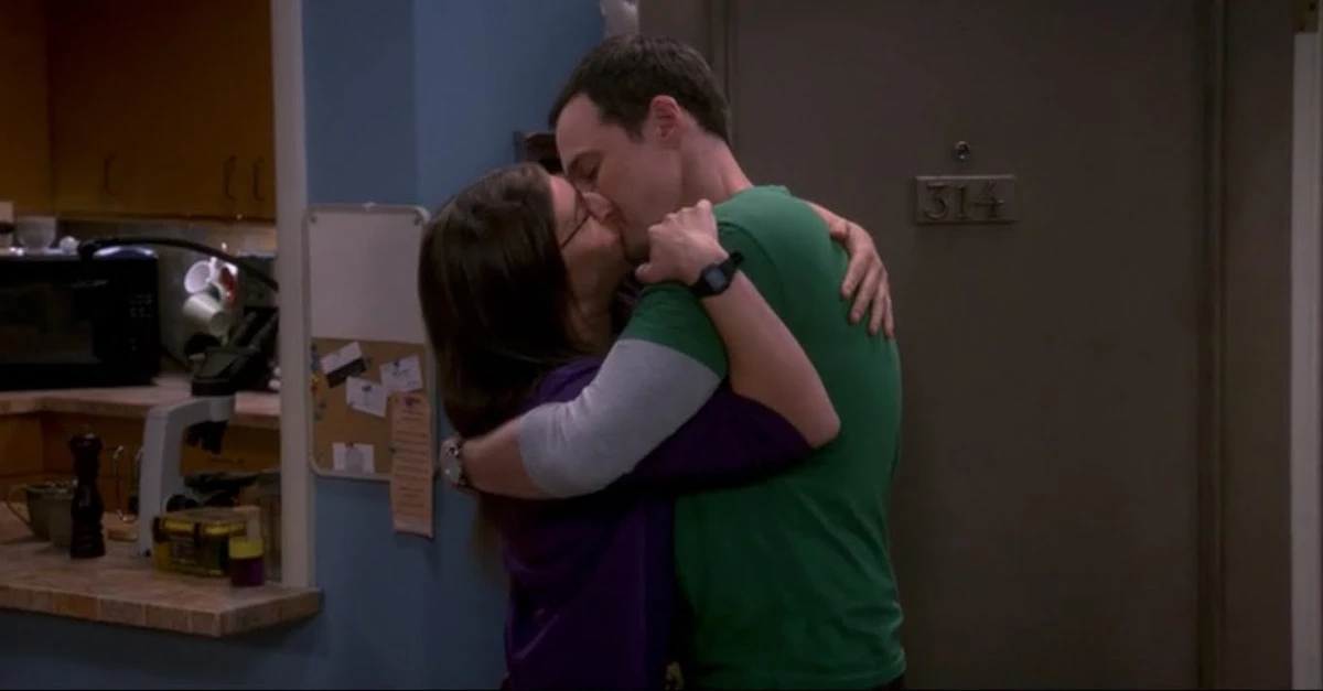 Sheldon y Amy beso