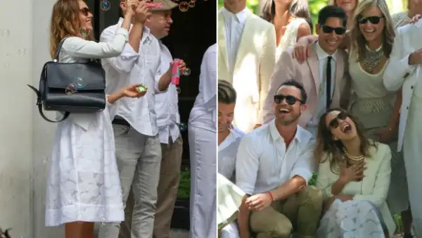 La pareja acudió a la boda de unos amigos en común, donde ambos vistieron de blanco y se mostraron tan románticos como en los inicios de su noviazgo.