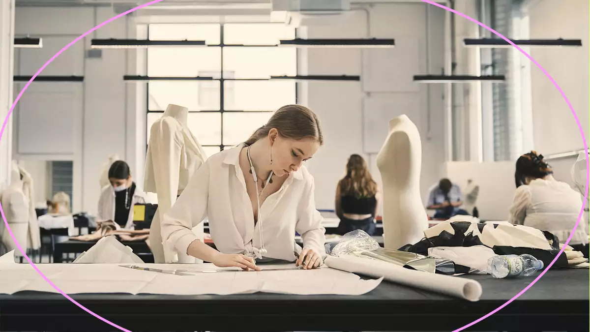 Diseña el empaque de unos lentes y gana una beca para estudiar moda en Italia