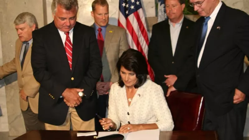 La gobernadora de Carolina del Sur promulga la ley SB20