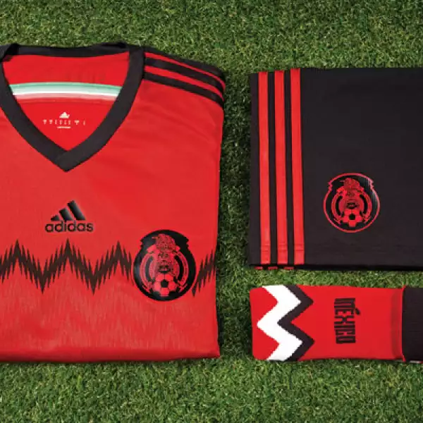 Con una combinación inusual, Adidas presentó este viernes el uniforme alternativo del "Tricolor".