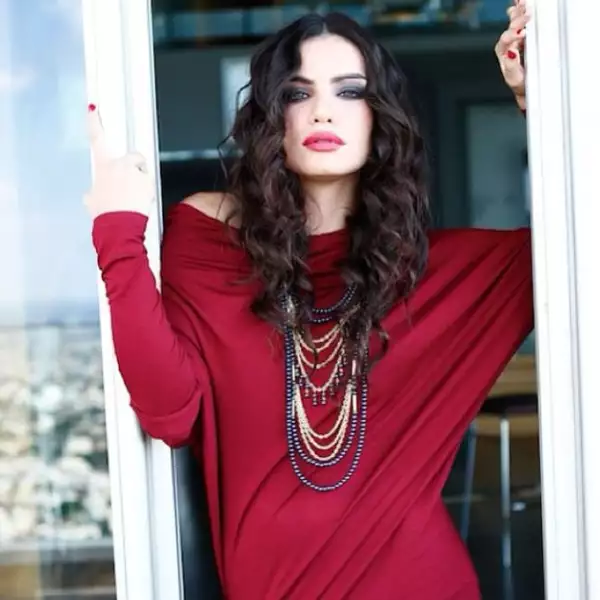 Y claro, como buena tapatía, tiene una mirada que rompe corazones.