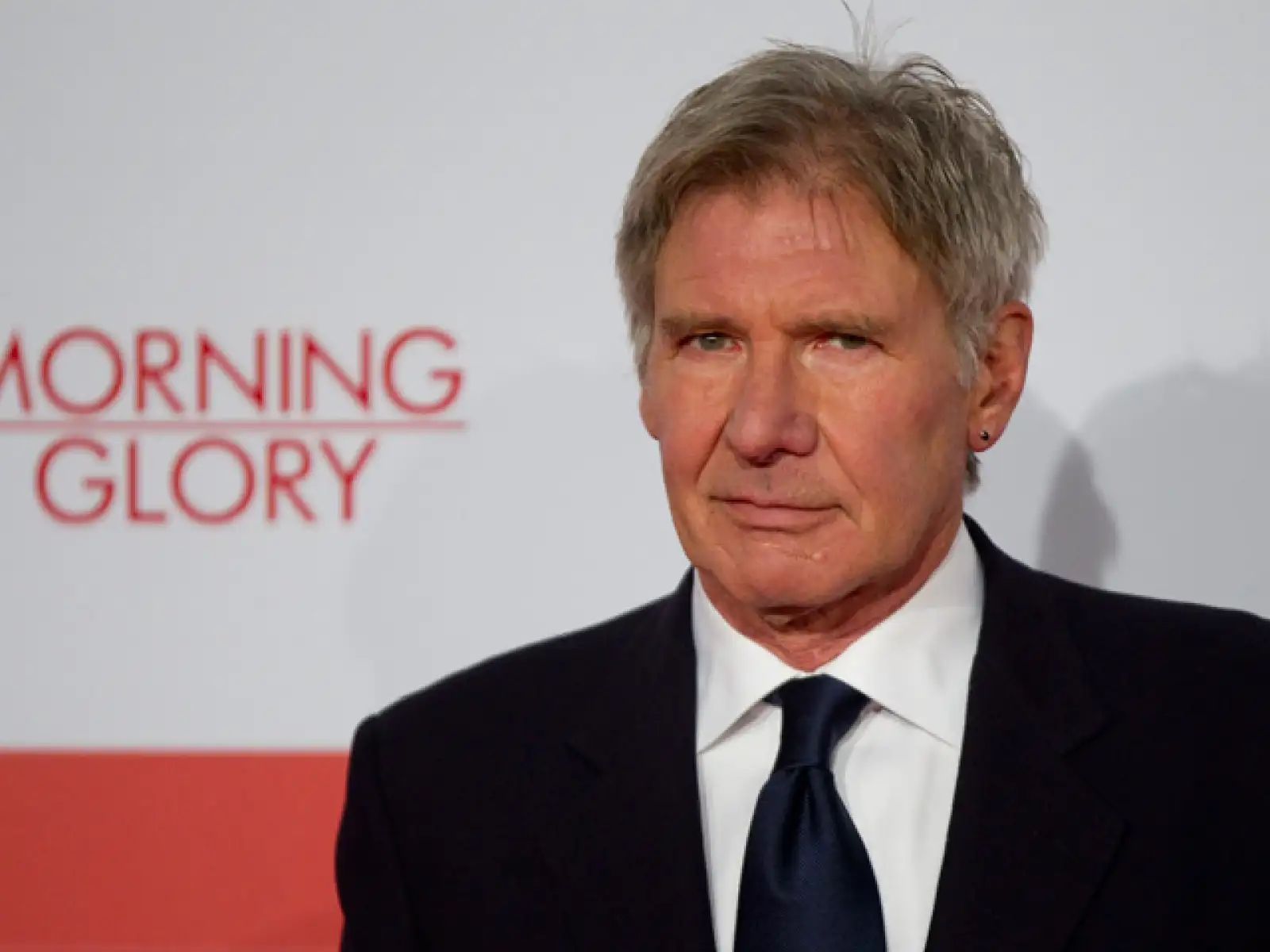 Harrison Ford era carpintero antes de ser elegido para interpretar el papel de Han Solo en Star Wars, con dicho papel se lanzó al estrellato y desde entonces ha sido de los actores más reconocidos en Hollywood.