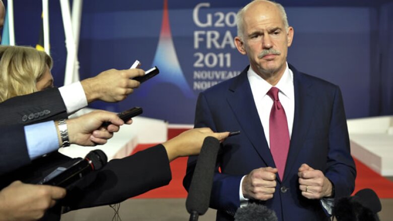 El primer ministro griego, George Papandreou, se reunió con líderes europeos tras el llamado a una consulta sobre el paquete de rescate.
