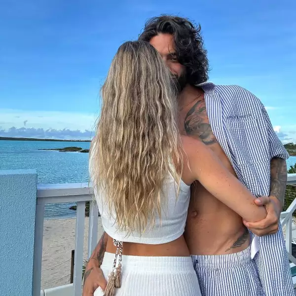 maluma-con-su-novia-fotos.jpg
