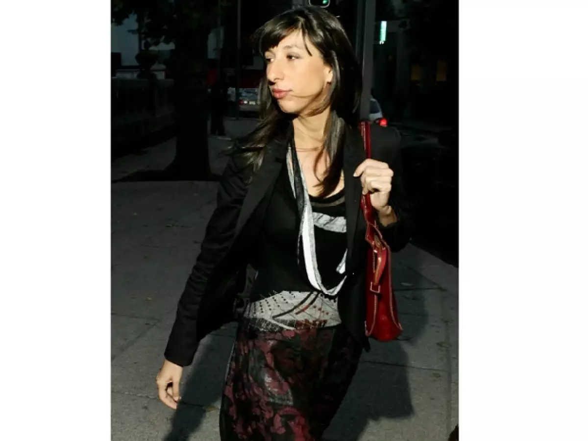 Antes de partir rumbo a Buenos Aires, Argentina, la actriz de la película `Biutiful´, se dio tiempo para caminar por el Paseo de la Reforma y Quien.com estuvo ahí para acompañarla en su recorrido.