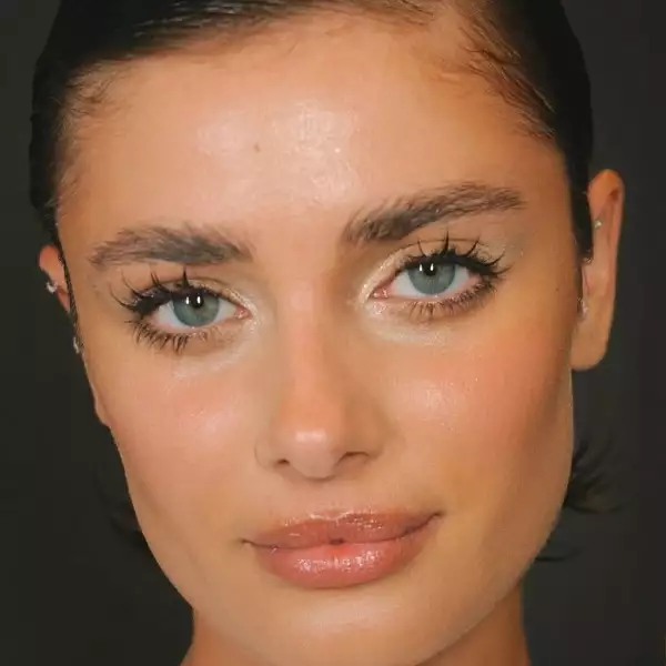 taylor hill fluffy  brows .jpg