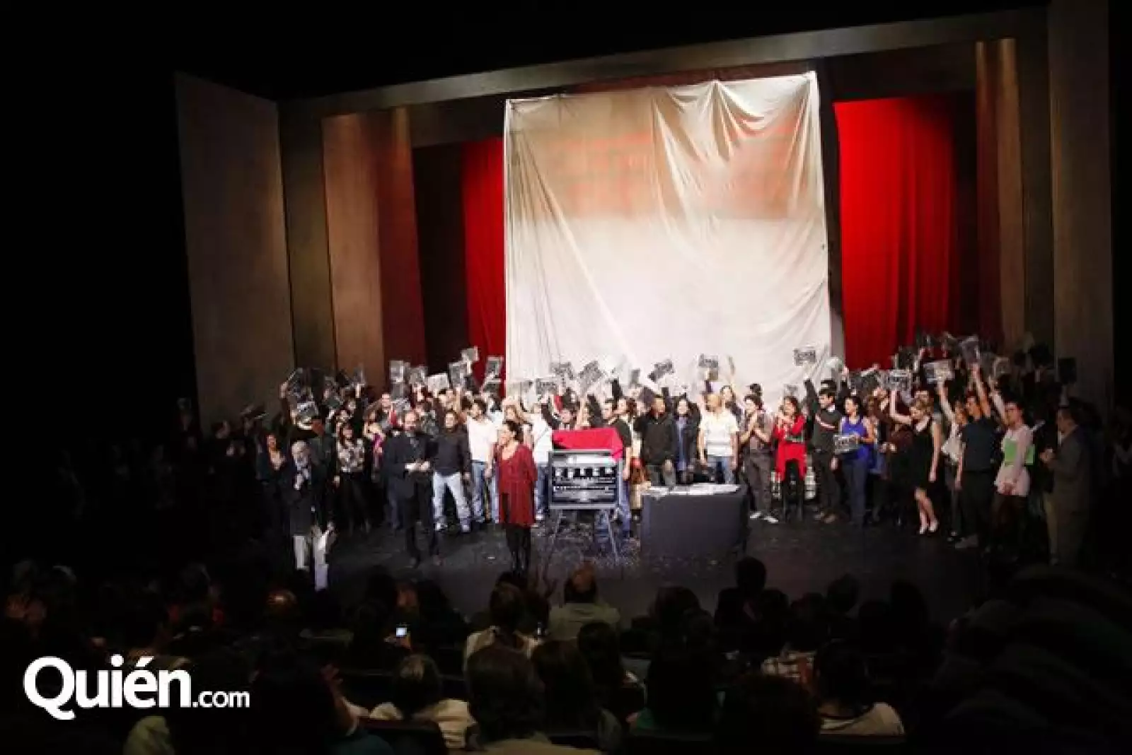 Develación de la placa