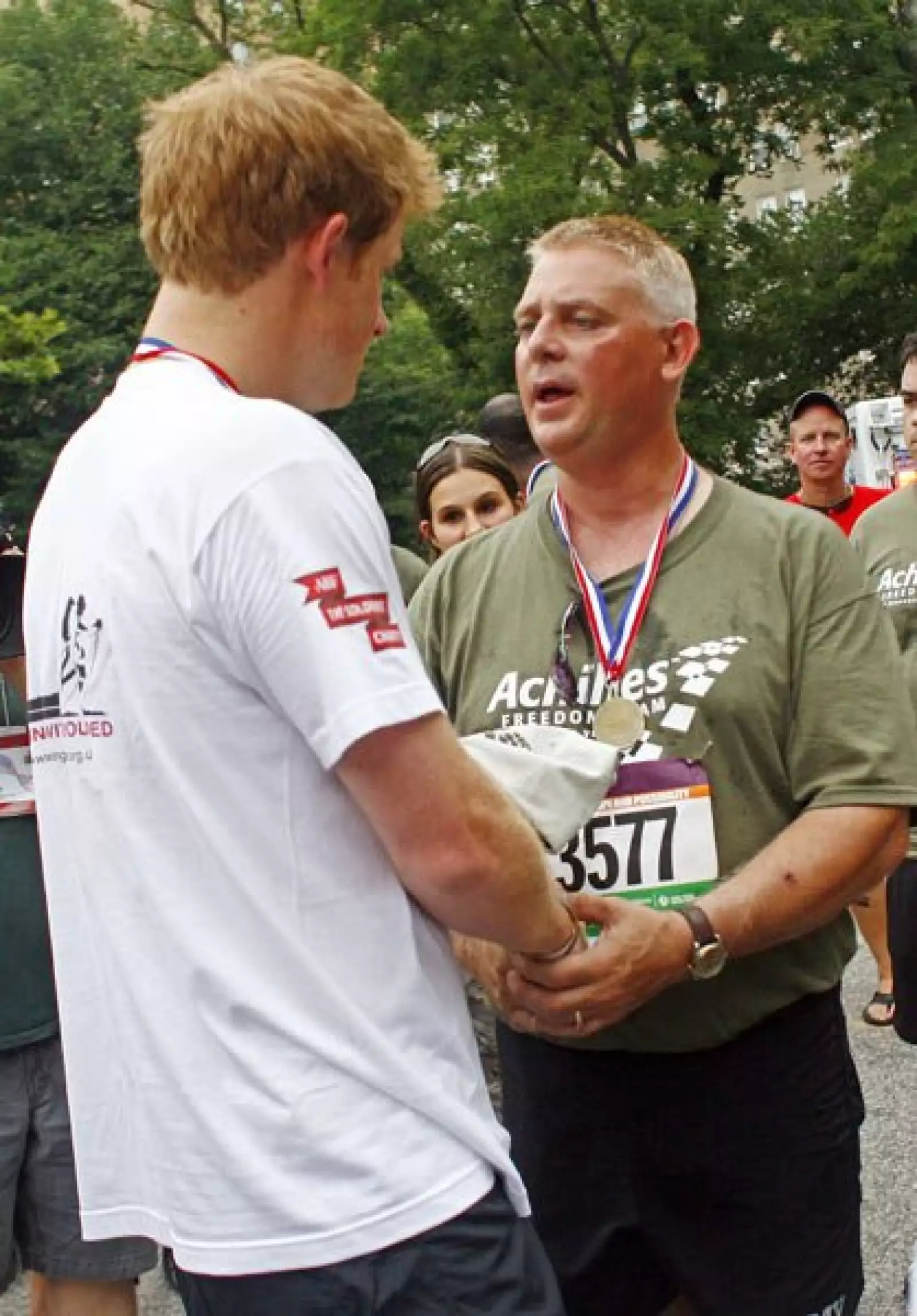 Convivió, platicó y ayudó en lo que pudo durante su visita.