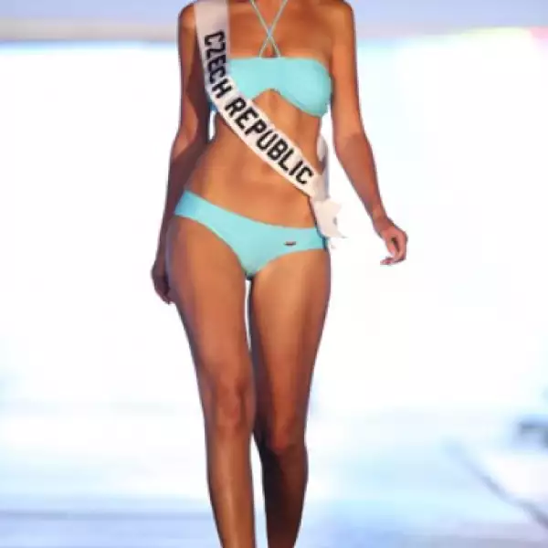 Iveta Lutovska, de República Checa, es una de las competidoras de figura más espigada.