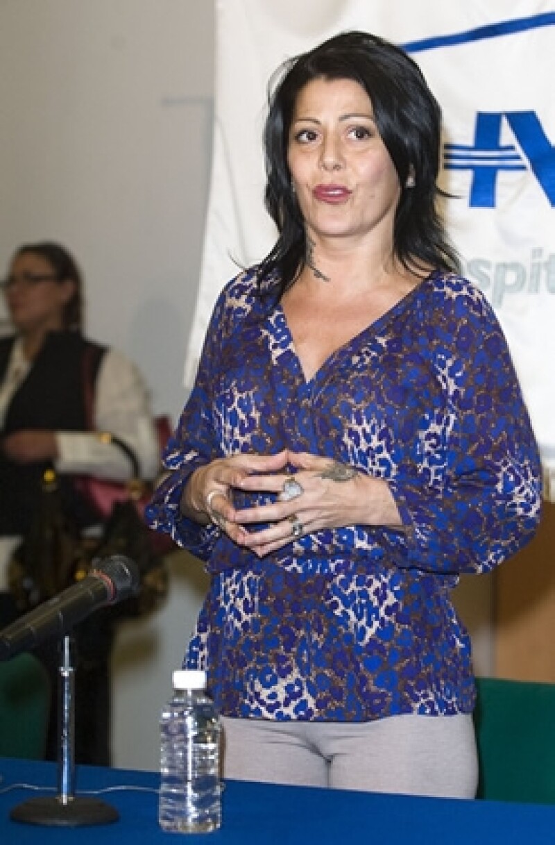 Después de tres operaciones, la cantante sigue teniendo sustancia tóxica en su cuerpo por lo que será atendida por otro especialista.