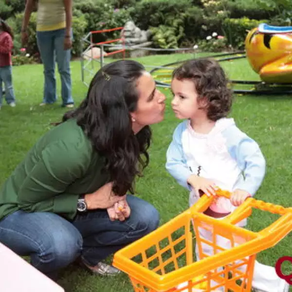 Sari Hank, Sara Hank