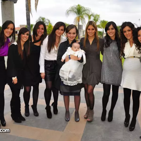 Las amigas con el pequeño Luis Tomás Agnesi