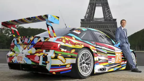 Anteriormente, personalidades como Roy Lichtenstein, Andy Warhol y Robert Rauschenberg han pintado también modelos de BMW.