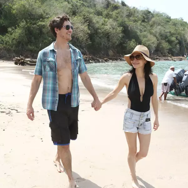 Cory Brusseau y Martha Higareda