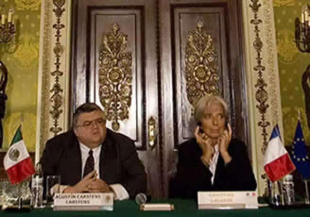 Agustín Carstens y Christine Lagarde en una conferencia de prensa en la Ciudad de México, en 2008. (Foto:AP )