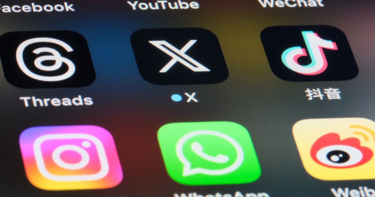 Kullanıcılar sosyal ağdaki başarısızlıkları rapor eder x