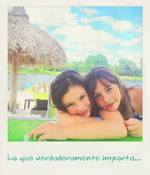 Proud mom! Andrea publicó esta foto de sus hijas disfrutando sus vacaciones.