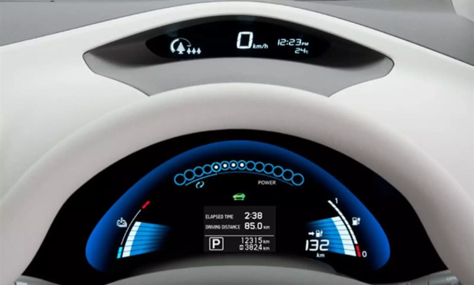 Una combinación entre el sistema de frenado y las baterías, le permiten transitar hasta 160 Km/h.