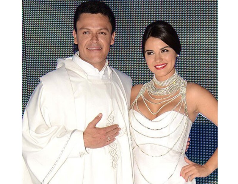 Maite Perroni y Pedro Fernández lucieron como unos auténticos ángeles en la presentación de Cachito de cielo.