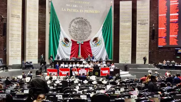 Sube el salario mínimo y también aumenta el sueldo de Sheinbaum, diputados y senadores: cuánto ganarán en 2026