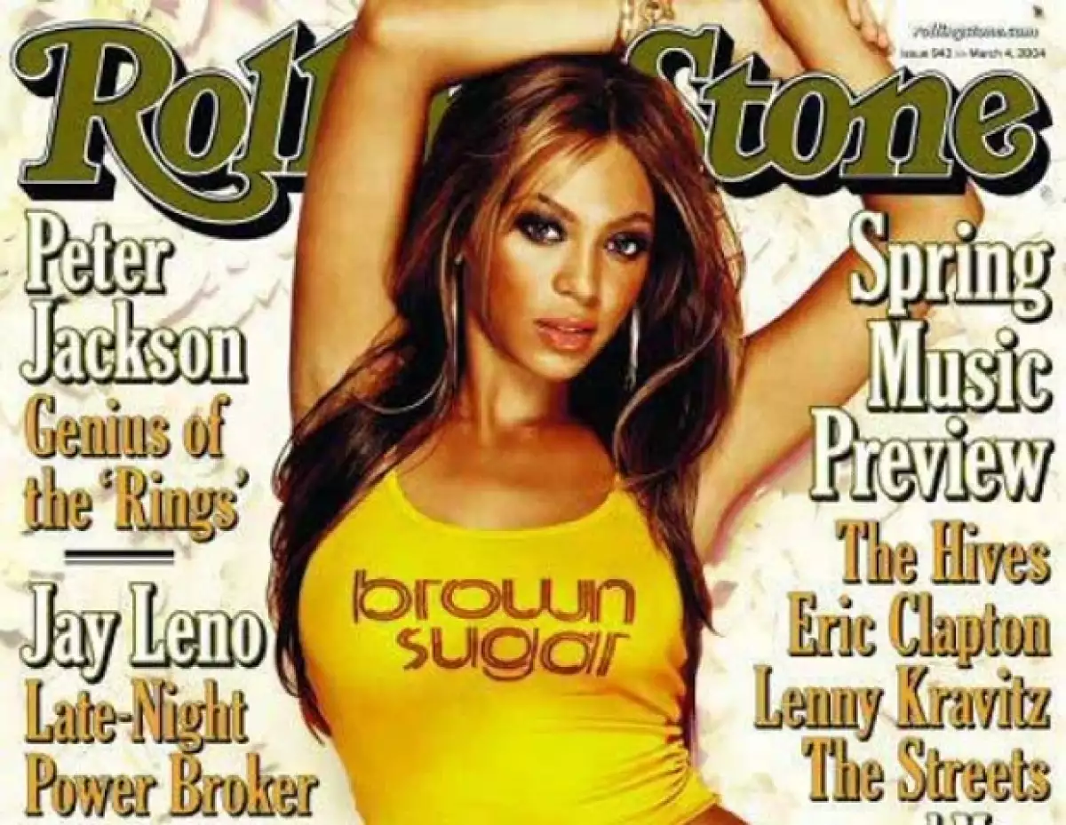 La primera dama de Estados Unidos acudió a una primaria de Washington donde dejó ver su nuevo look, luces de color dorado.