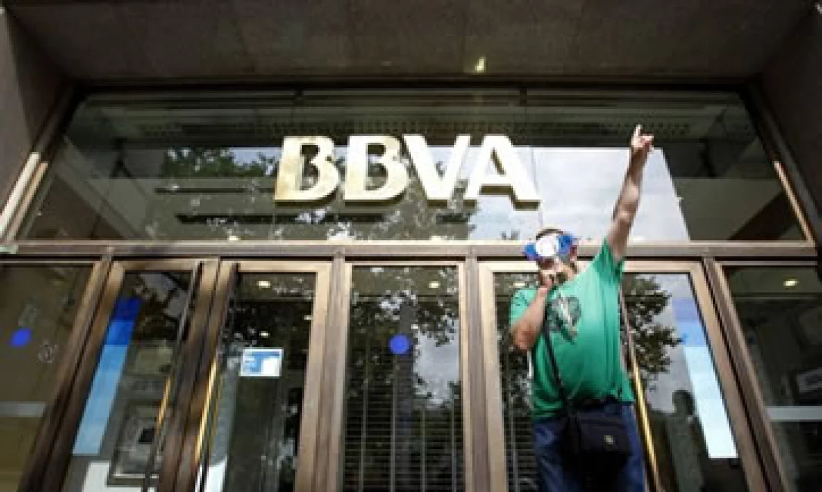 En el escenario base de Fitch, el sector tendría pérdidas futuras de 230,000 mde. (Foto: Reuters)