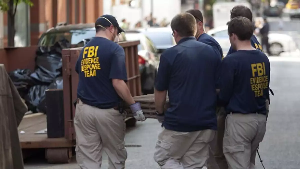 oficiales del FBI