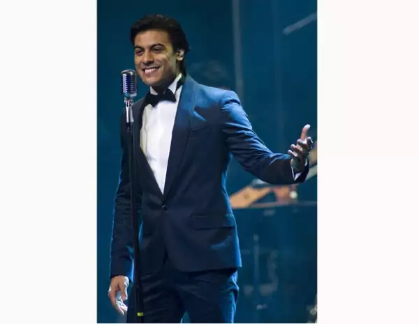Carlos Rivera se dio a conocer en el reality show La Academia en 2004.