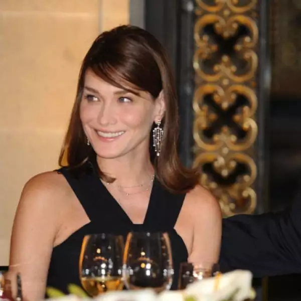 La ex cantante dibujo una sonrisa en el rostro de los asistentes al regalarles esa mirada y esa sonrisa tan bella.