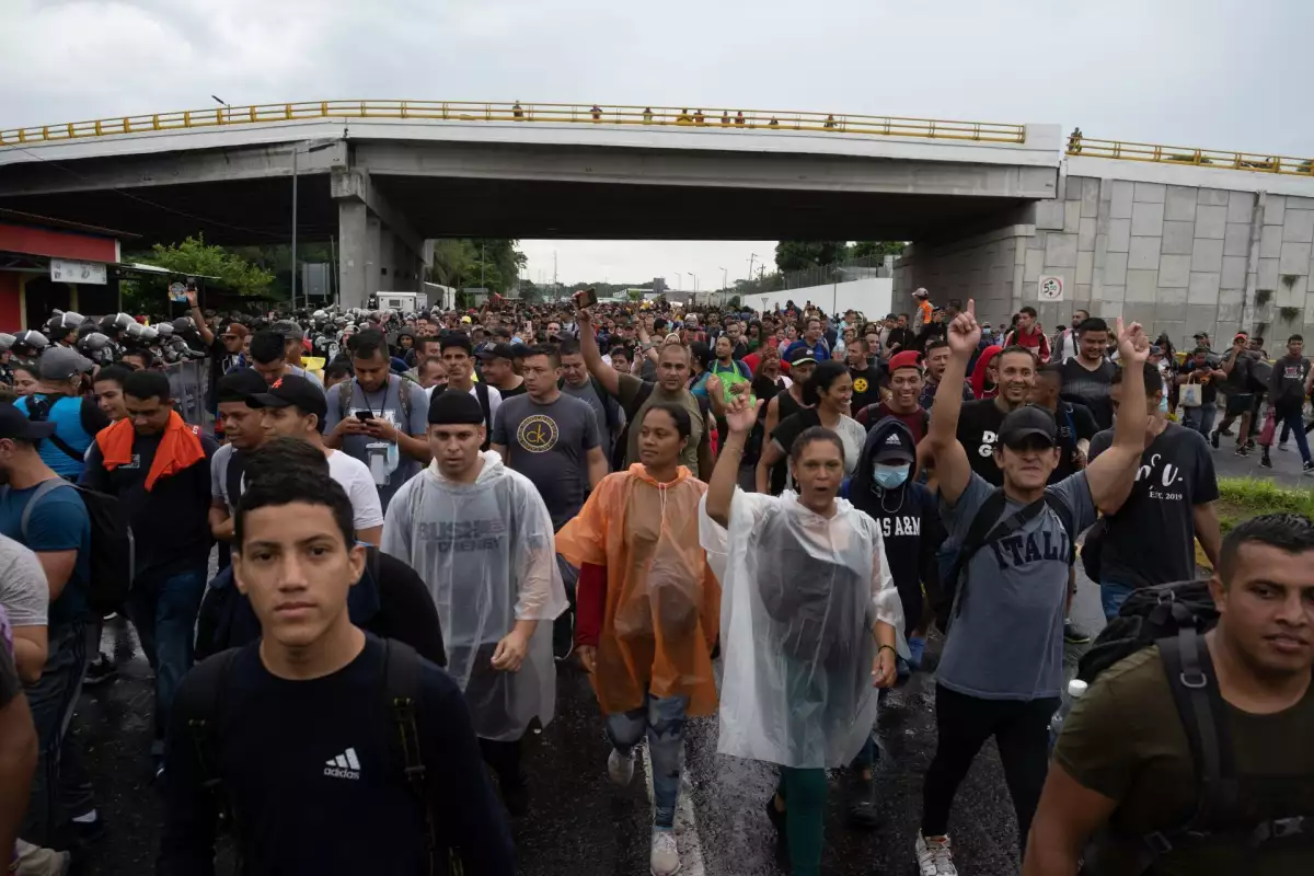 Inédita caravana migrante avanza hacia EU