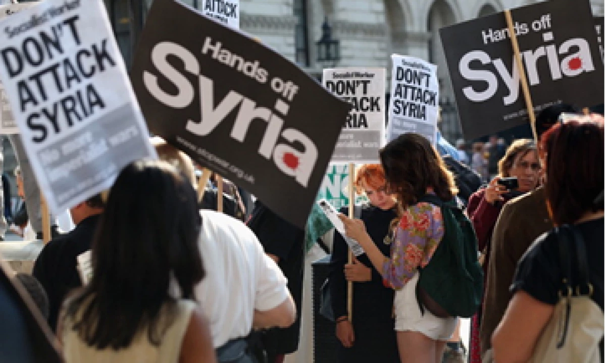 Protestantes en Inglaterra piden detener ataque al país asiático. (Foto: Getty Images)