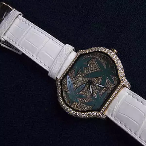 Este reloj con hojas de mariguana está entre otros Bling Bling, de Jacob and Co, el joyero de los raperos de EU. Son piezas llenas de diamantes y otras piedras preciosas.