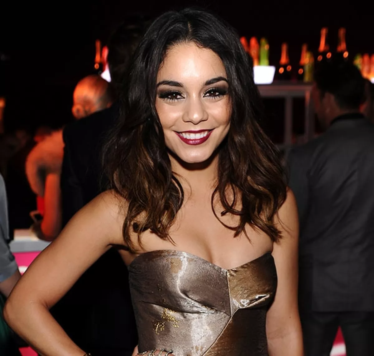 Así lucía Vanessa Hudgens previo al cambio de look. La imagen fue tomada en marzo pasado durante la fiesta de Elton John.