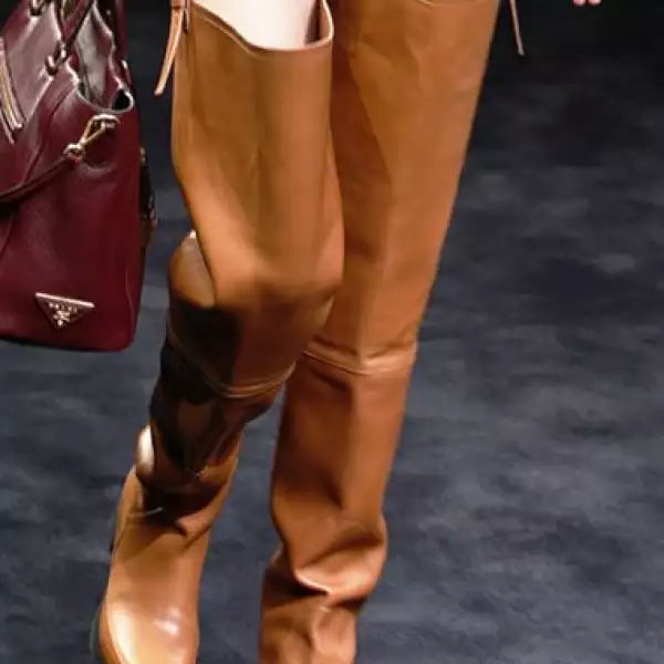 Botas ultra largas de piel, de Prada