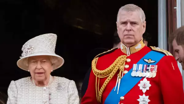 La reina Isabel II y el príncipe Andrés, duque de York