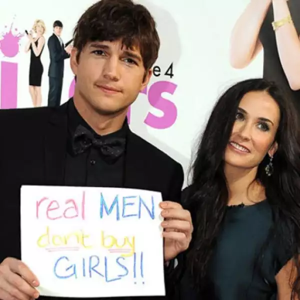Demi Moore y Ashton Kutcher muys divertidos como siempre.