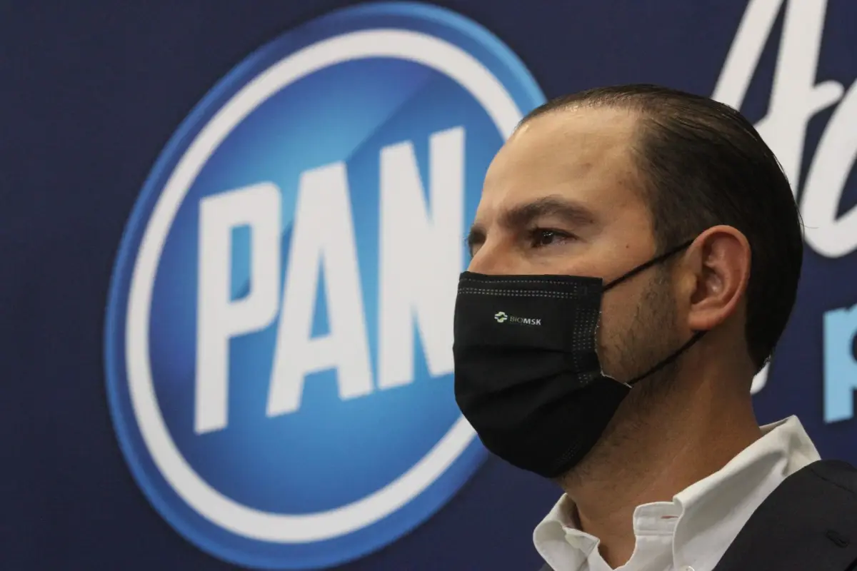 Marko Cortés, momentos antes de la conferencia a los medios de comunicación desde la sede del PAN.