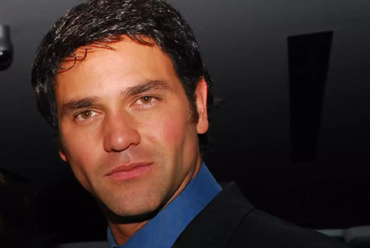 El actor celebrará su 35 aniversario con el estreno de `Llena de amor´, un remake de la venezolana `Mi gorda bella´, en la que comparte protagónico con Altair Jarabo y Ariadne Díaz.