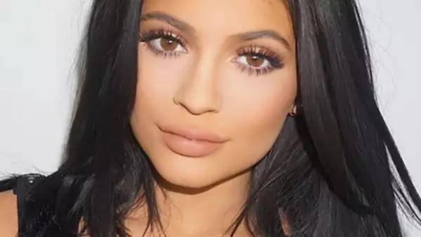 El maquillista comparte el look final de Kylie tras maquillarla.