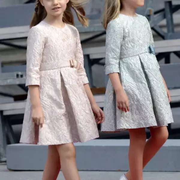 En la proclamación de su padre, Felipe VI, usó un vestido a juego con el de su hermana.