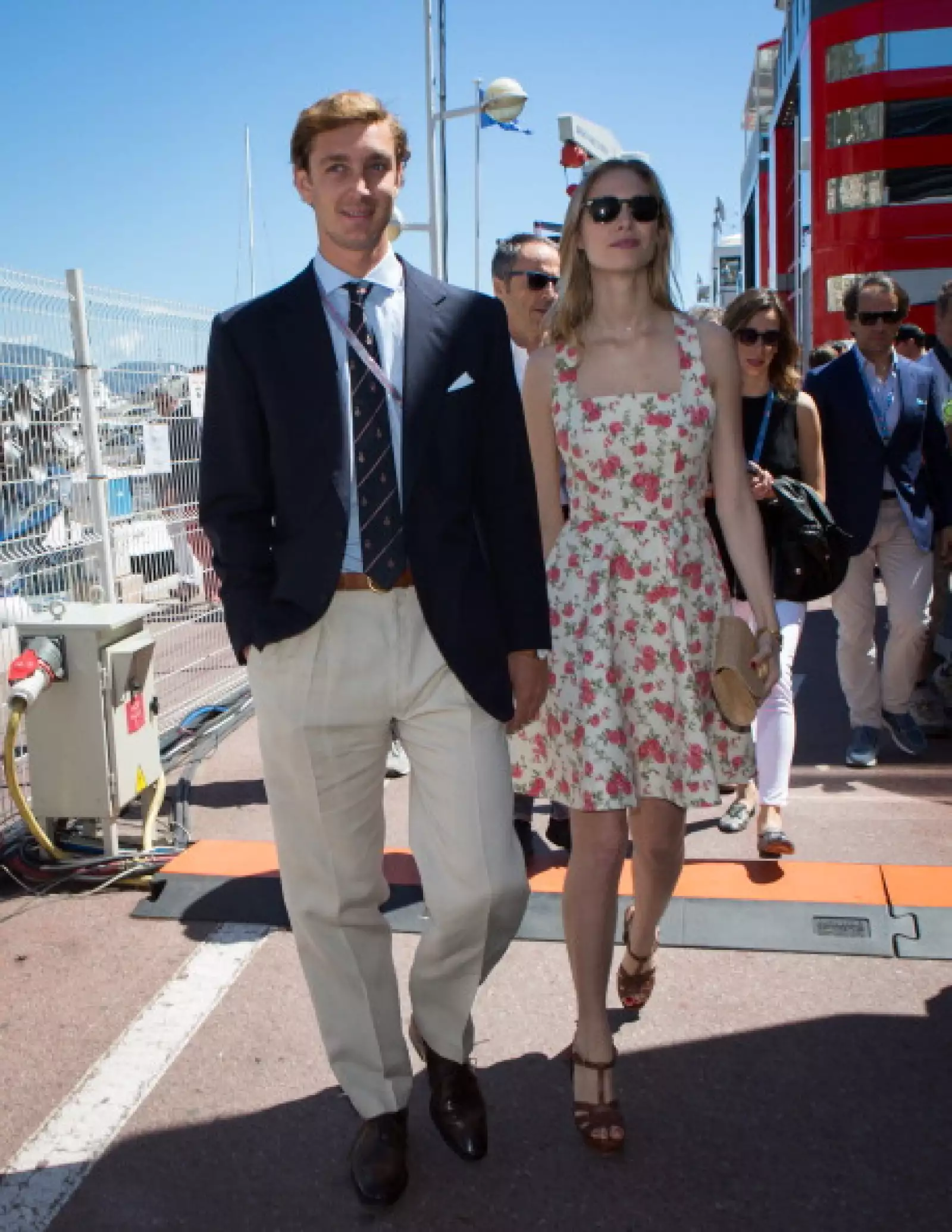 Pierre tiene gusto por mujeres guapas y aristocráticas.